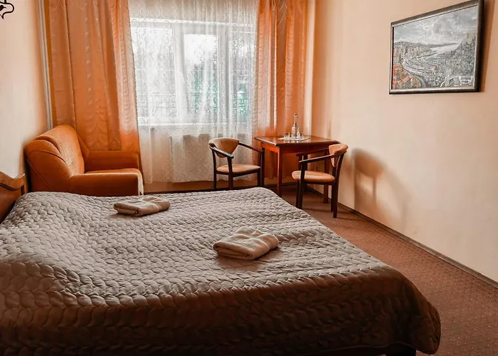 Geneva Hotel 800 метрів від McDonald's, тримісні та чотиримісні номери, діти до 16р безкоштовно Тернопіль